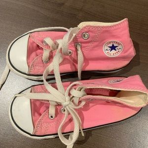 Converse 9T pink sneakers